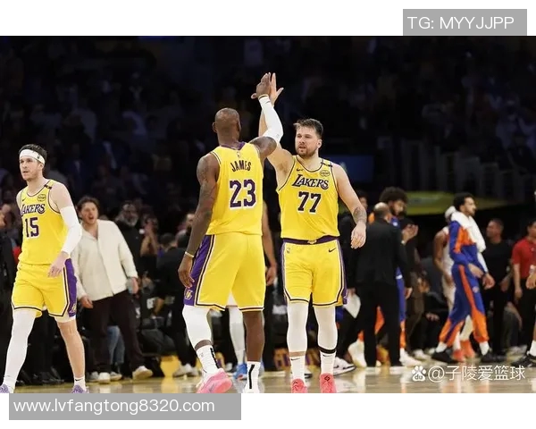 2018年10月13日湖人与勇士的激烈对决回顾与精彩瞬间分析