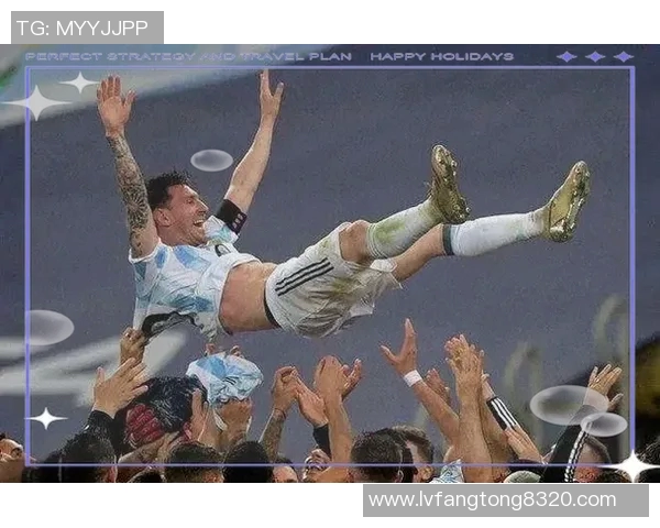 在绿茵场上沉思的足球明星与他们的发呆时光